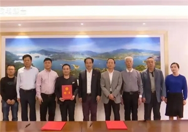 世界杯官网
科技‖捐赠100万元，助力教育发展，践行社会责任使命